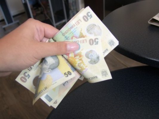 Cursul a urcat peste 4,46 lei/euro pe piaţa interbancară